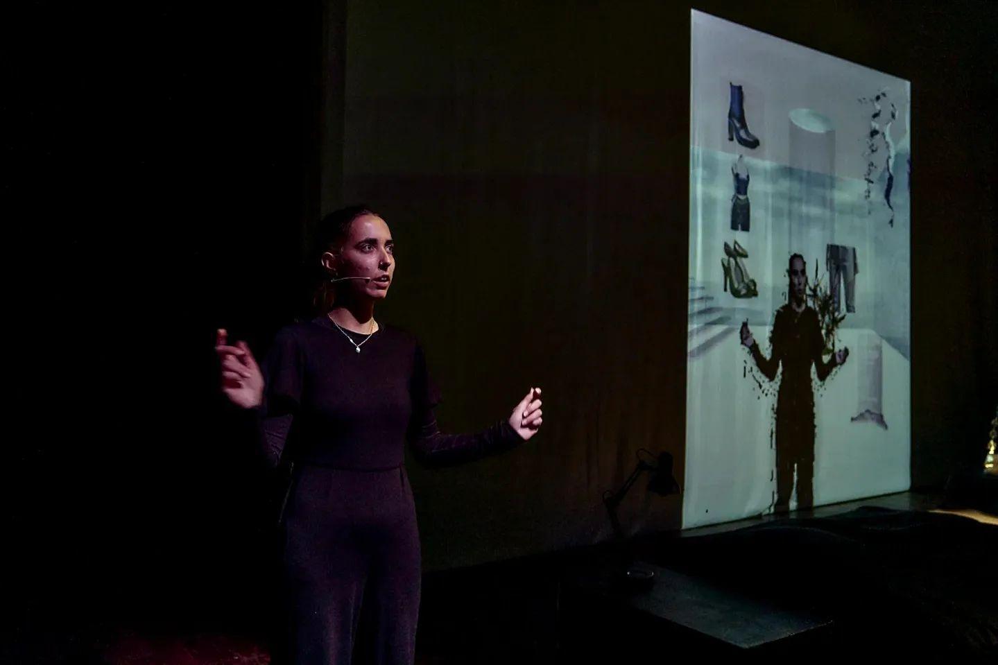Actress on stage and her 3D representation on screen