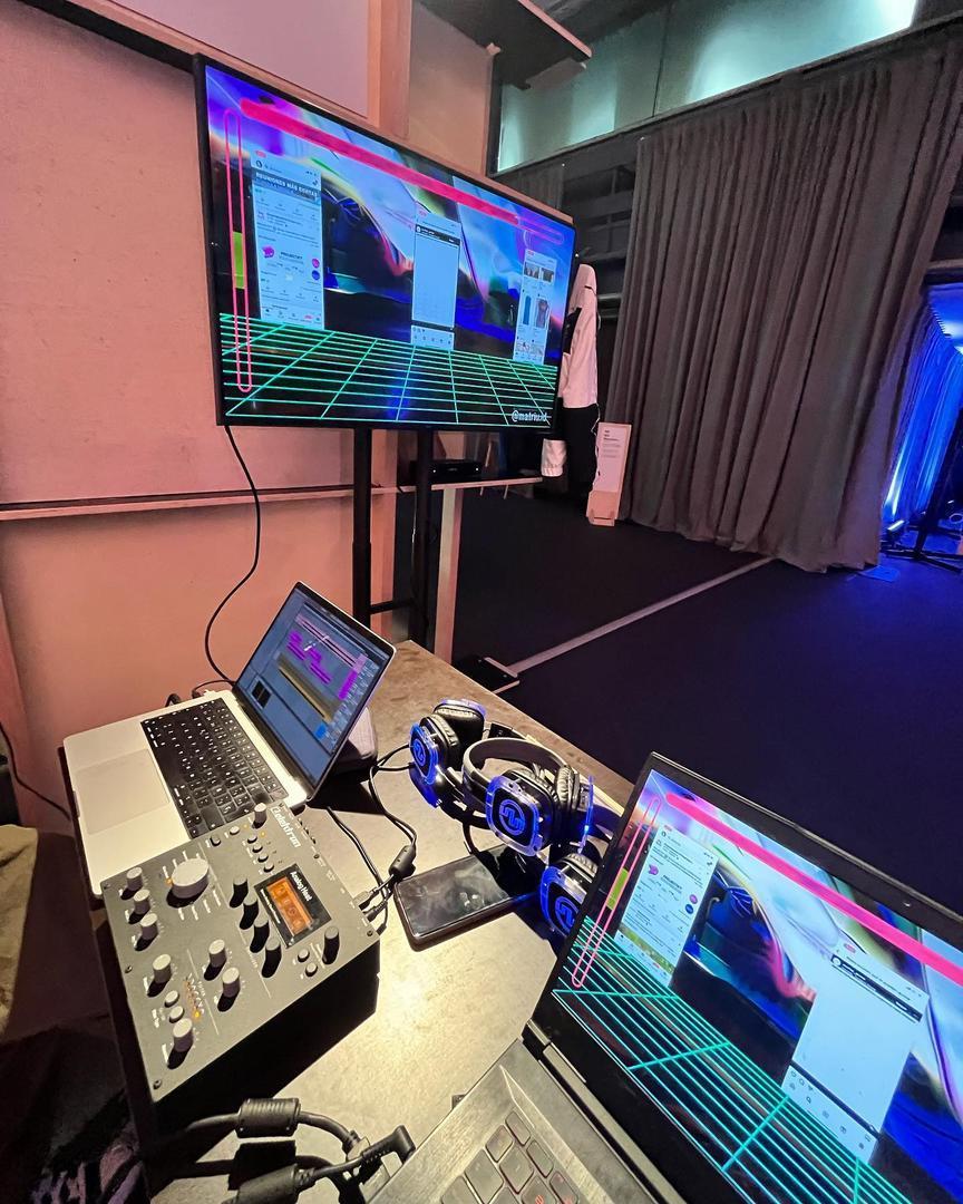 Stand with the installation setup